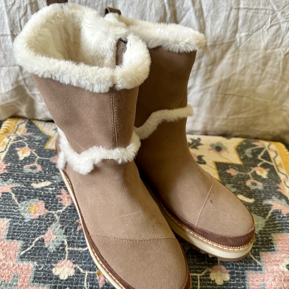 Toms Taupe Faux Fur Winter Boots - Picture 5 of 12